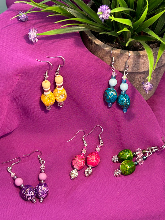 Earrings brilliant colours - brilliant glass stones with gold marble markings