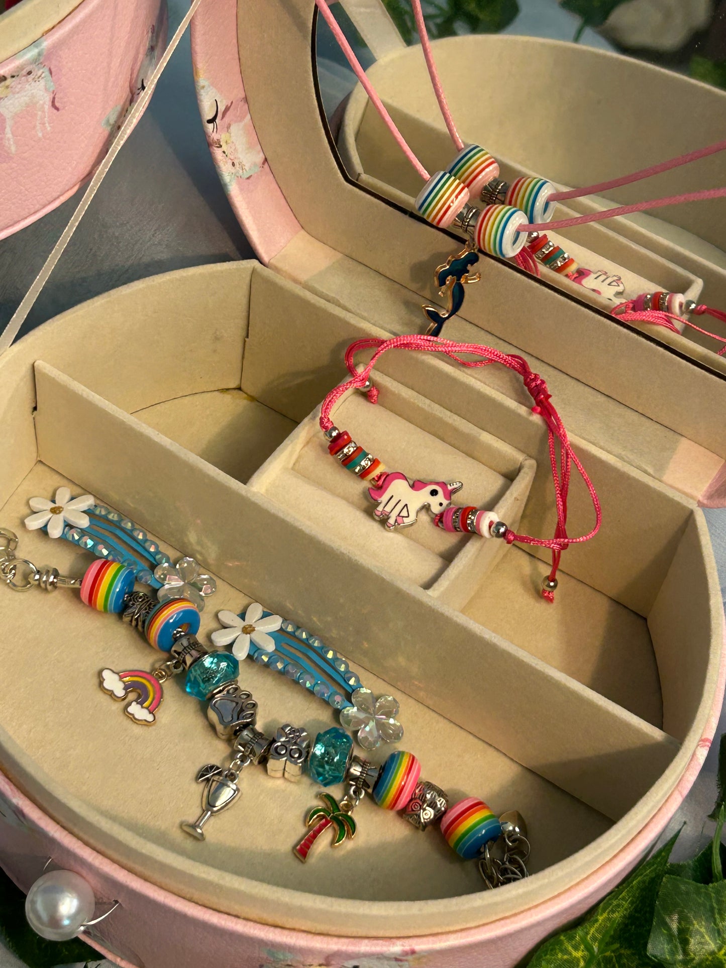 Children’s portable jewellery case with accessories included