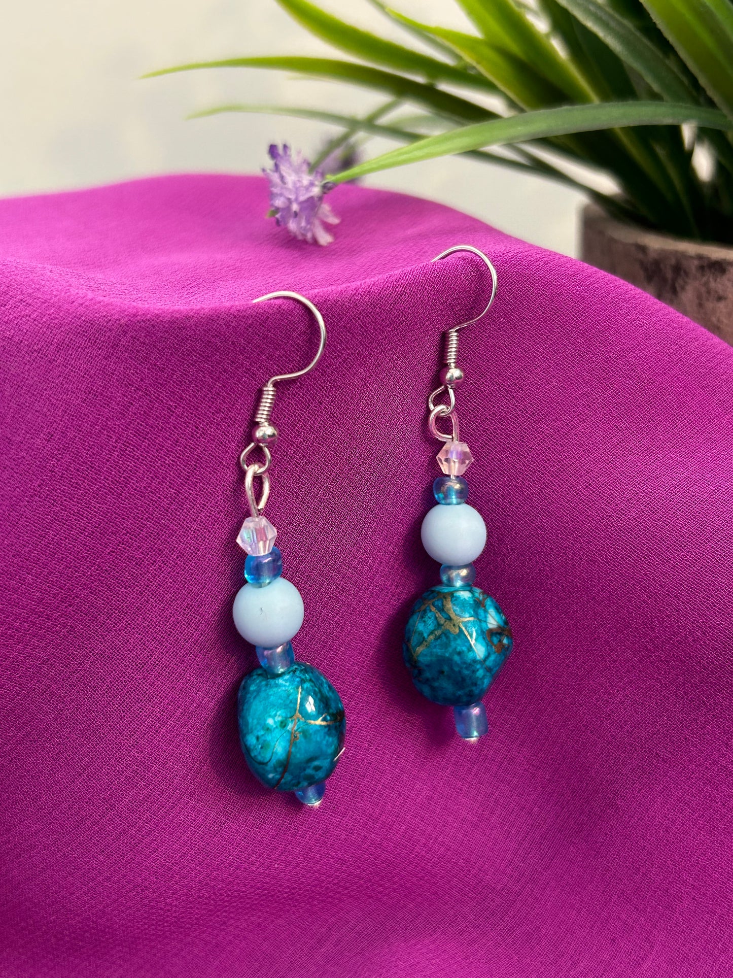 Earrings brilliant colours - brilliant glass stones with gold marble markings