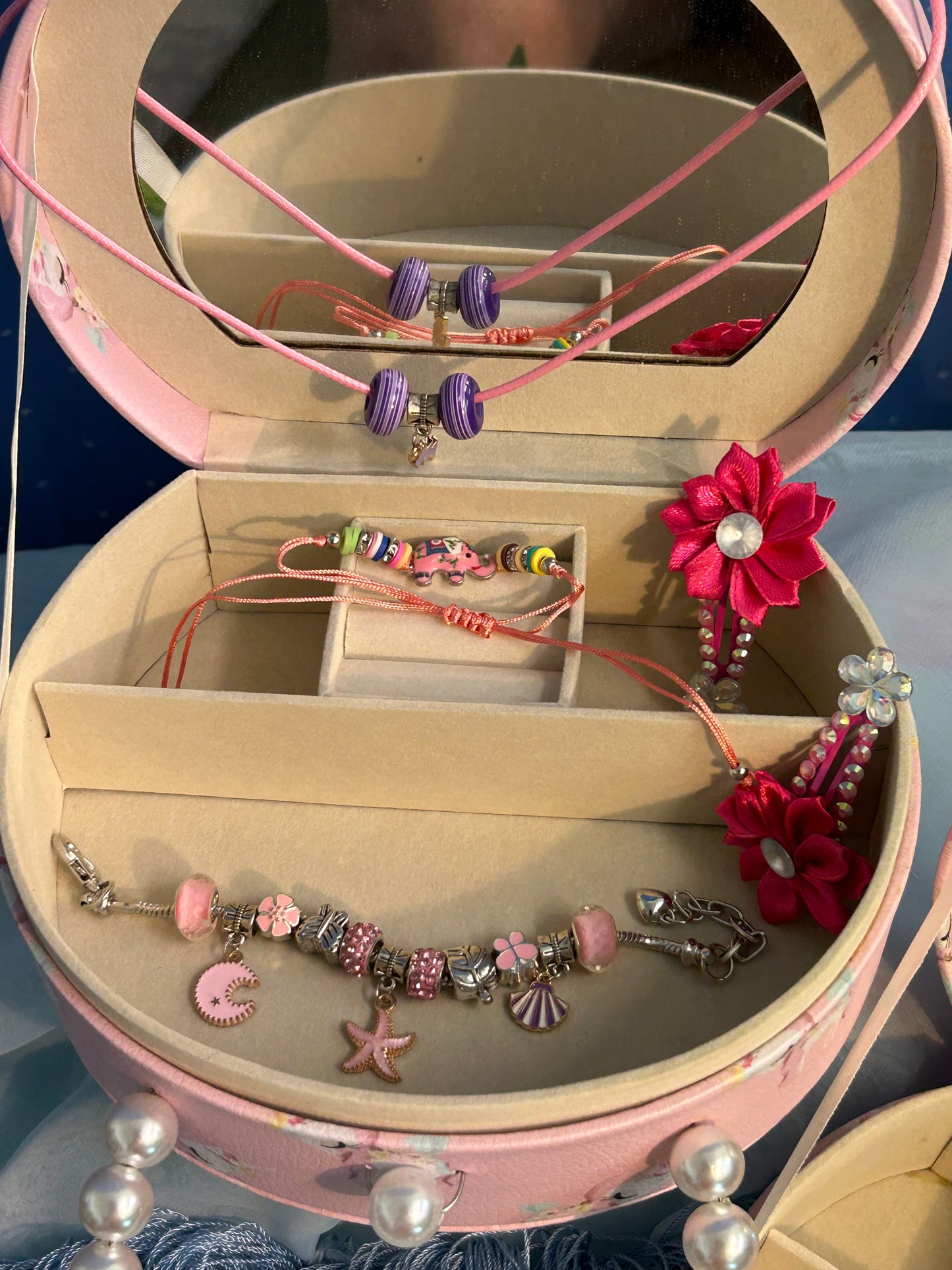 Children’s portable jewellery case with accessories included