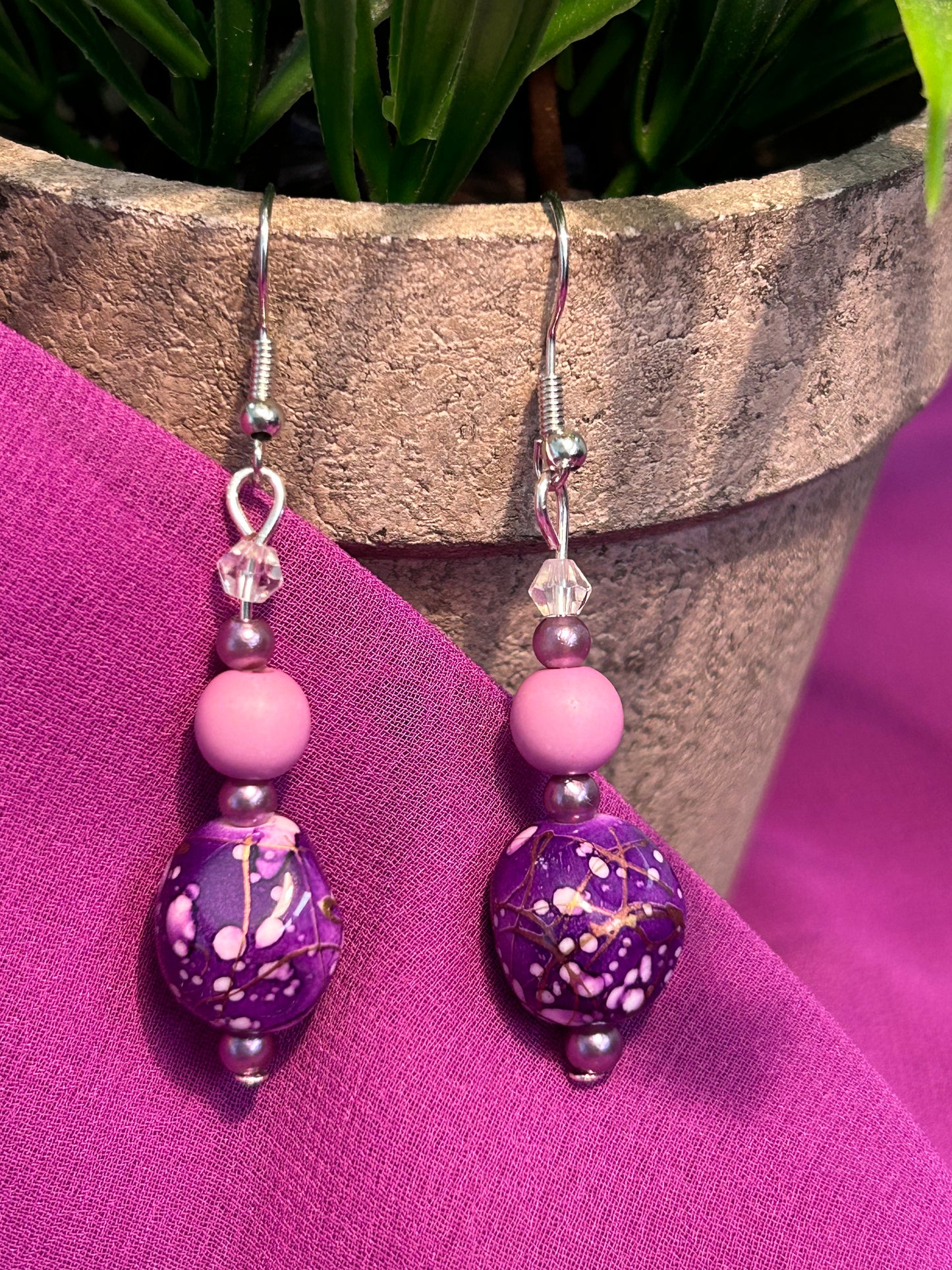 Earrings brilliant colours - brilliant glass stones with gold marble markings